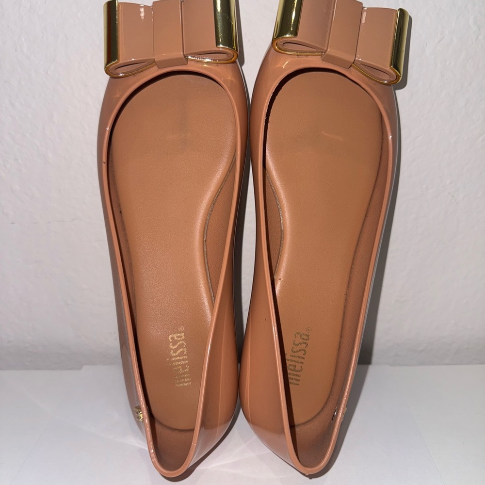 Melissa Tan Gold Flats with Sleek Design - Picture 3 of 5
